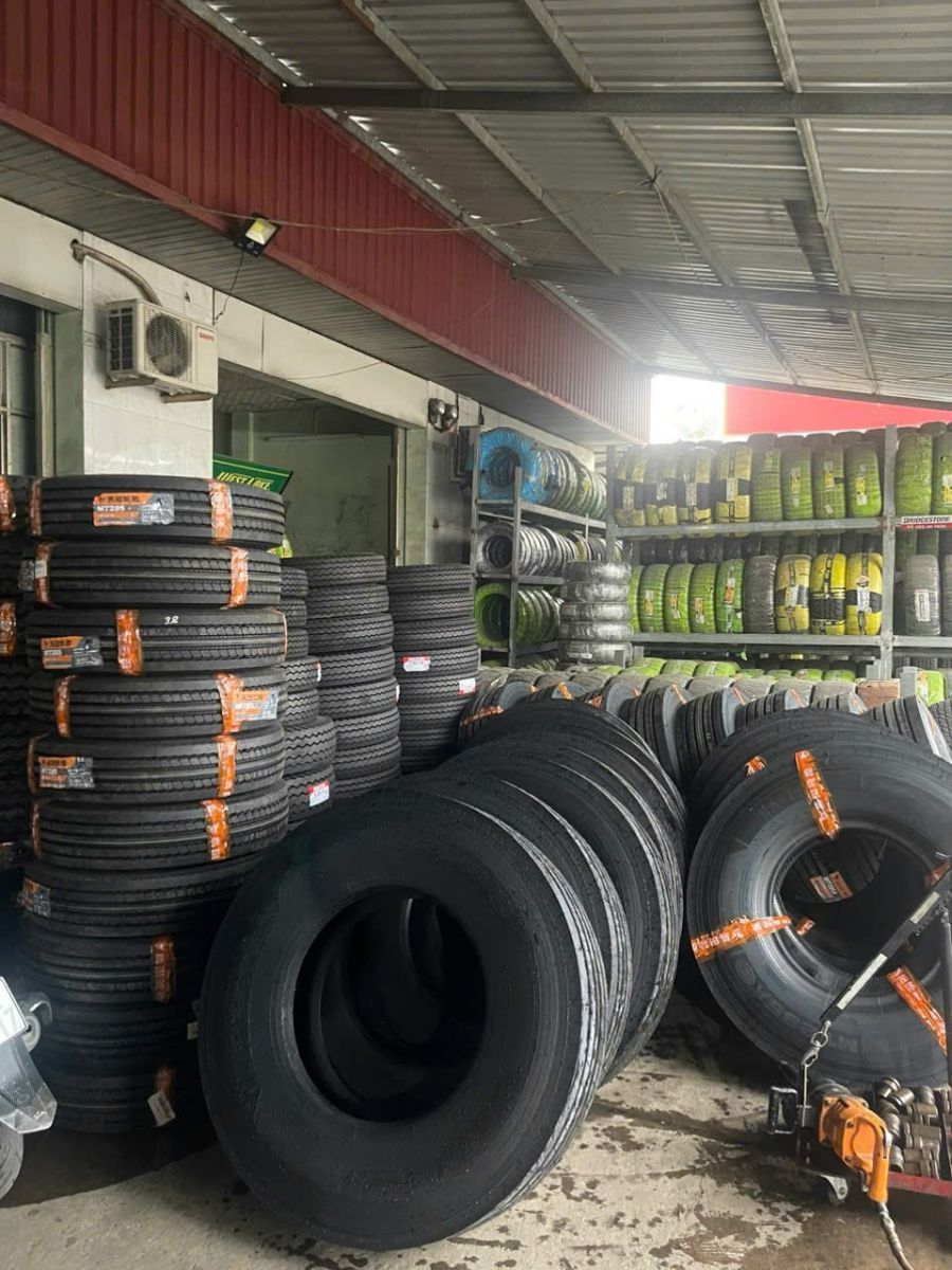 VÁ VỎ XE -CHẤT LƯỢNG - GIÁ RẺ - BÌNH DƯƠNG